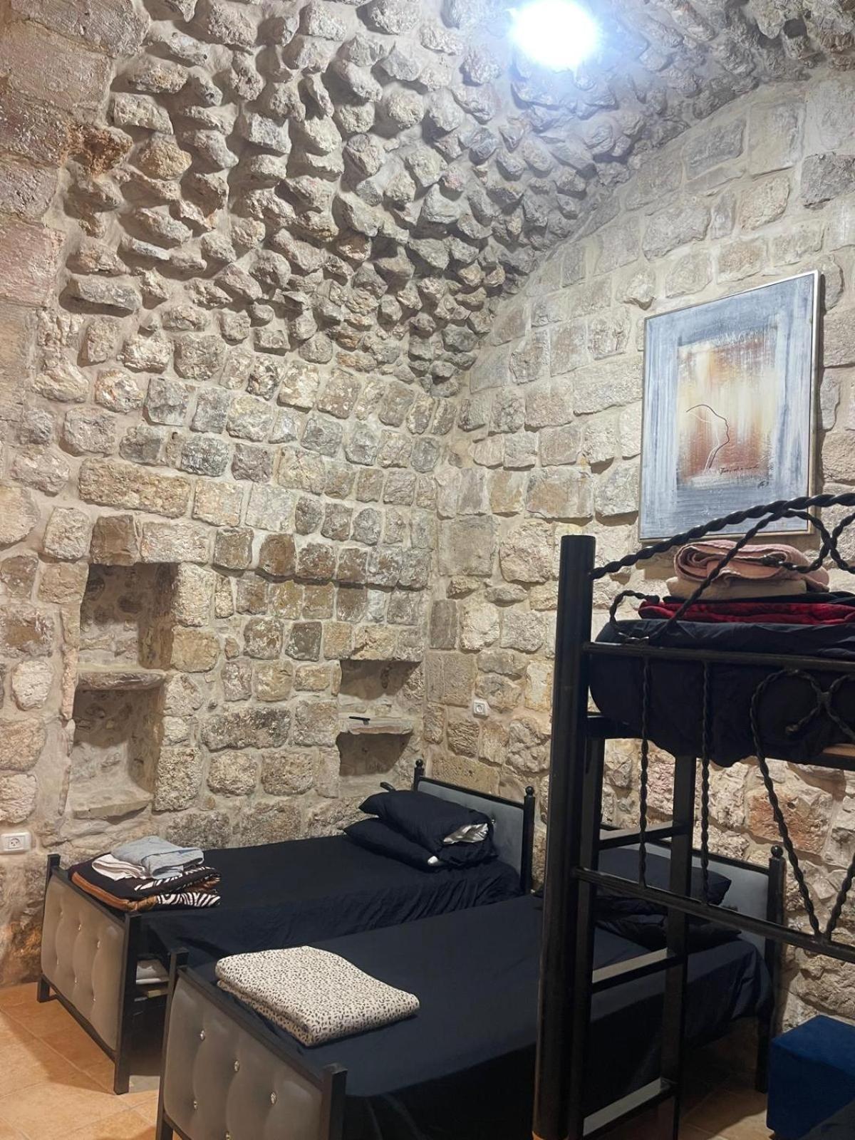 Bab El-Silsileh Hostel Jerusalem Exterior photo