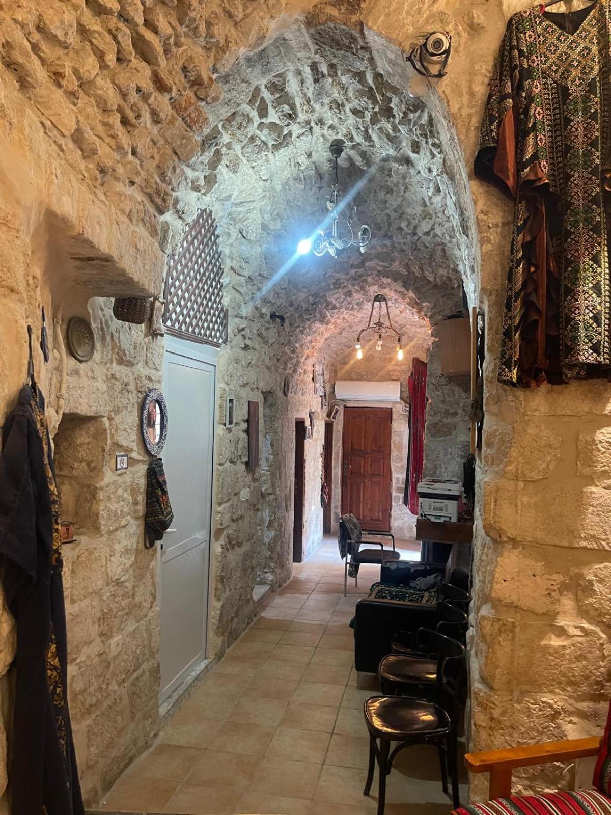 Bab El-Silsileh Hostel Jerusalem Exterior photo