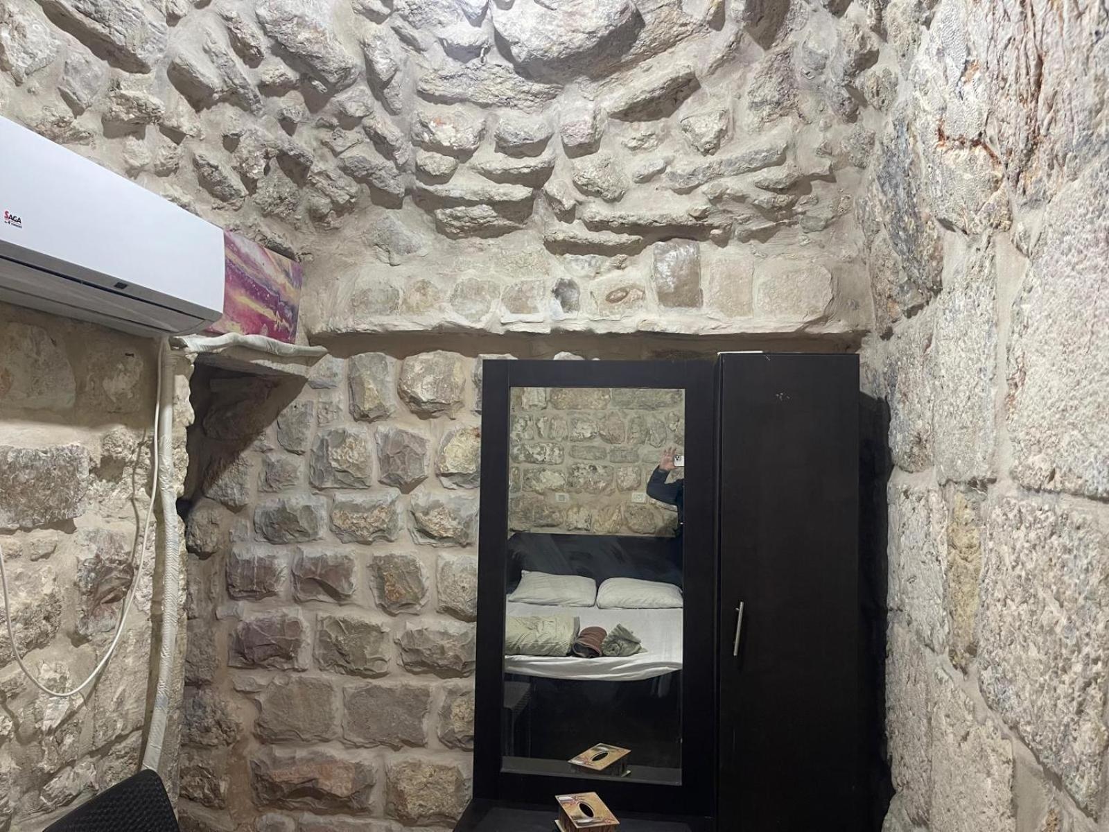 Bab El-Silsileh Hostel Jerusalem Exterior photo