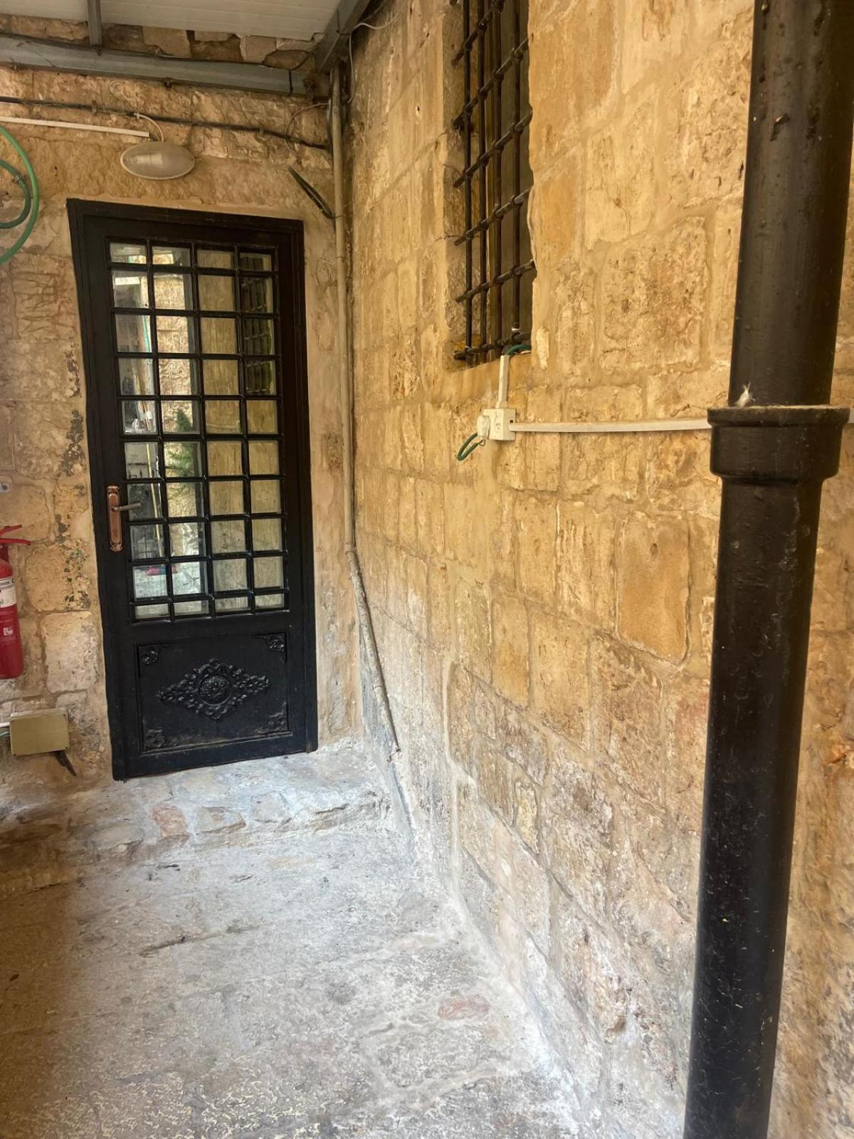 Bab El-Silsileh Hostel Jerusalem Exterior photo