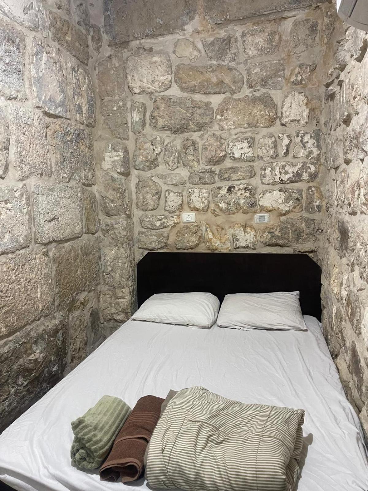 Bab El-Silsileh Hostel Jerusalem Exterior photo