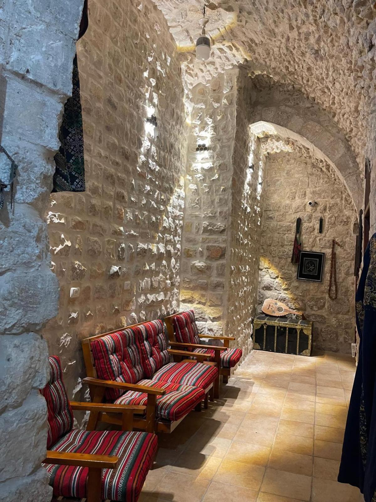 Bab El-Silsileh Hostel Jerusalem Exterior photo