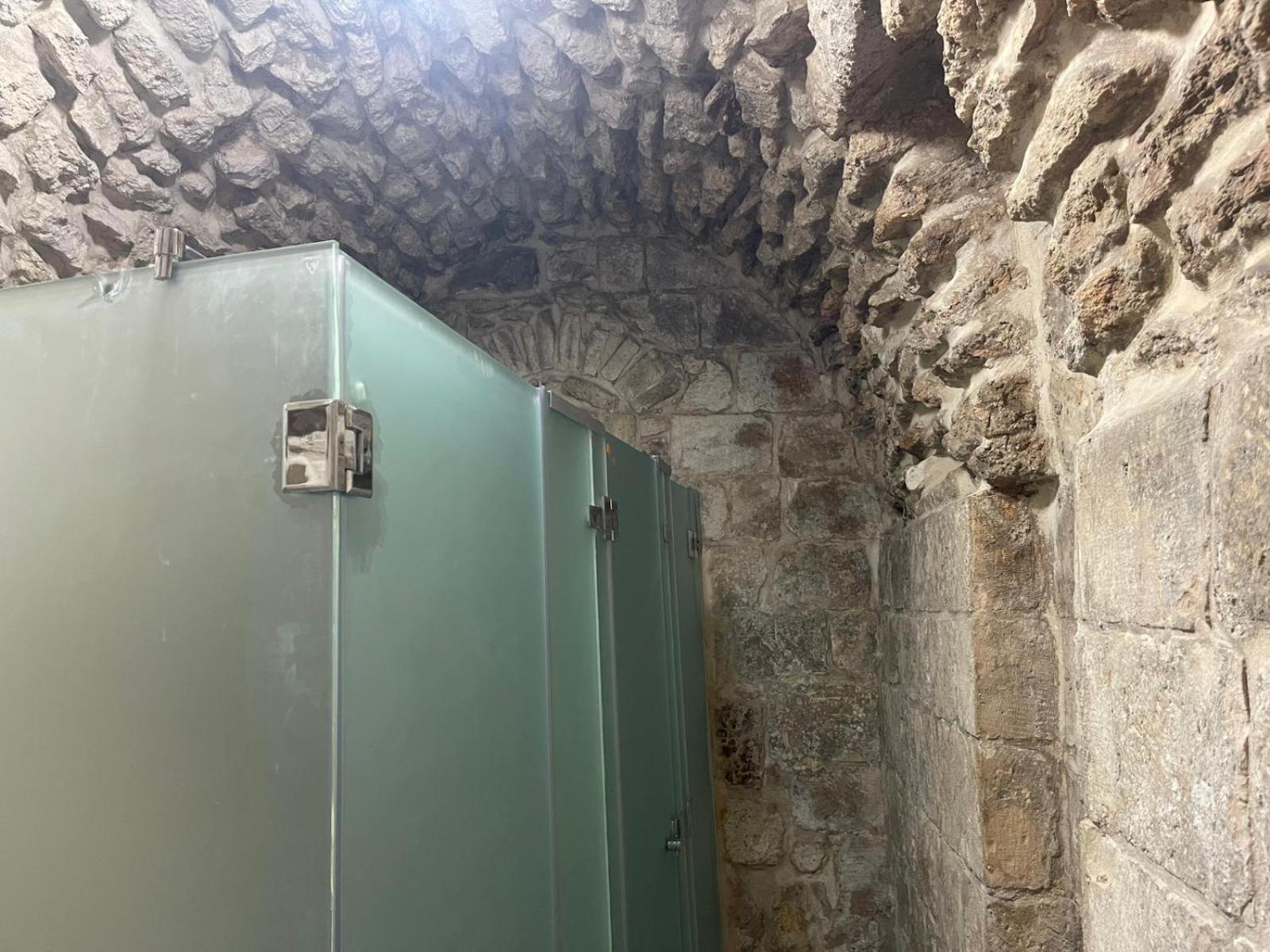 Bab El-Silsileh Hostel Jerusalem Exterior photo