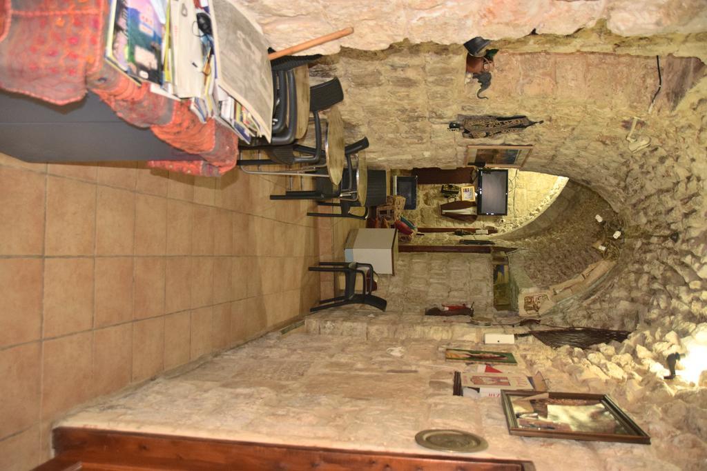 Bab El-Silsileh Hostel Jerusalem Exterior photo