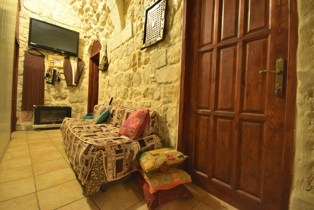 Bab El-Silsileh Hostel Jerusalem Exterior photo