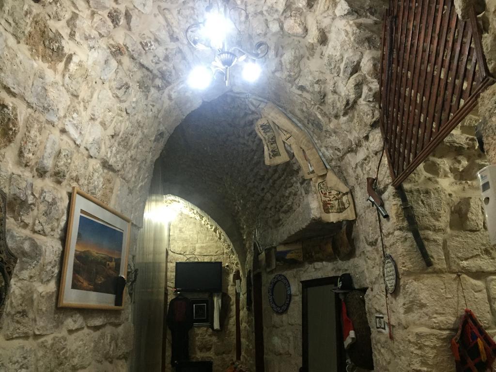 Bab El-Silsileh Hostel Jerusalem Exterior photo