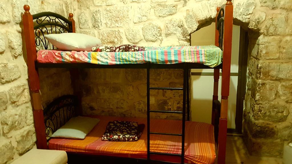 Bab El-Silsileh Hostel Jerusalem Exterior photo