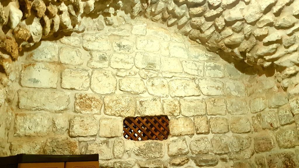 Bab El-Silsileh Hostel Jerusalem Exterior photo