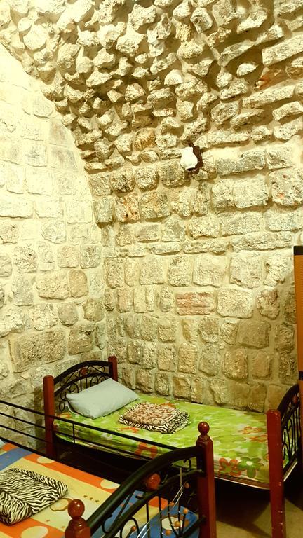 Bab El-Silsileh Hostel Jerusalem Exterior photo