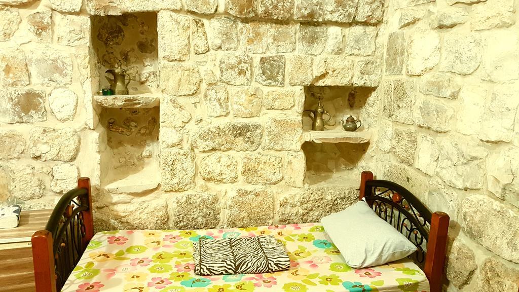 Bab El-Silsileh Hostel Jerusalem Exterior photo