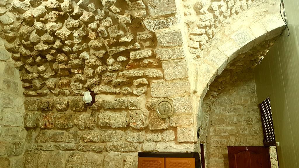 Bab El-Silsileh Hostel Jerusalem Exterior photo