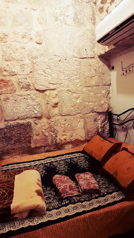 Bab El-Silsileh Hostel Jerusalem Exterior photo