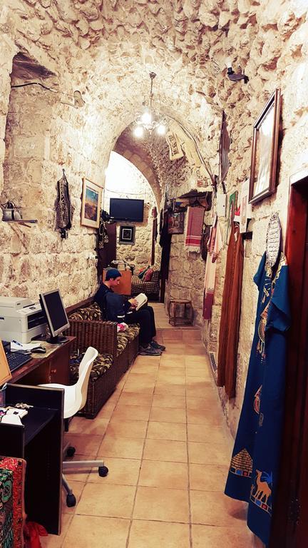 Bab El-Silsileh Hostel Jerusalem Exterior photo