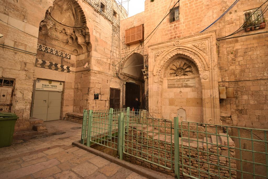 Bab El-Silsileh Hostel Jerusalem Exterior photo