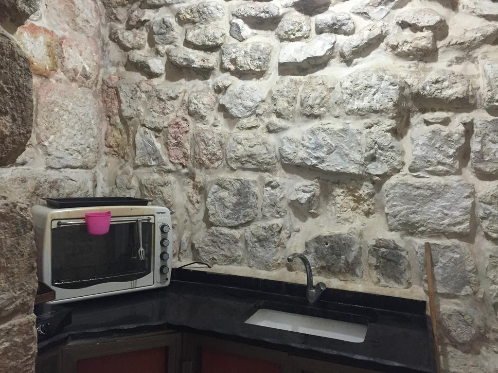 Bab El-Silsileh Hostel Jerusalem Exterior photo