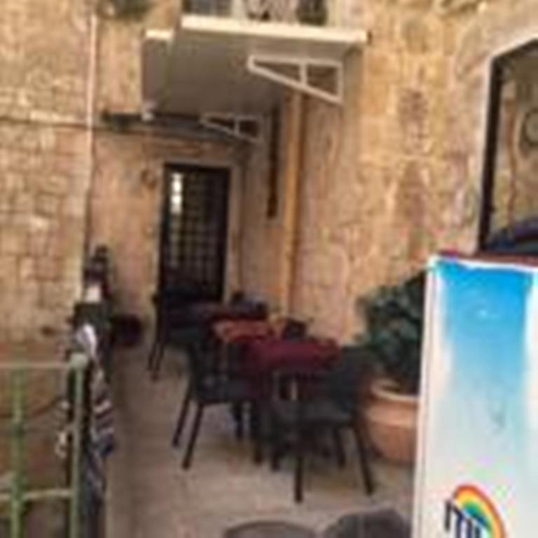 Bab El-Silsileh Hostel Jerusalem Exterior photo
